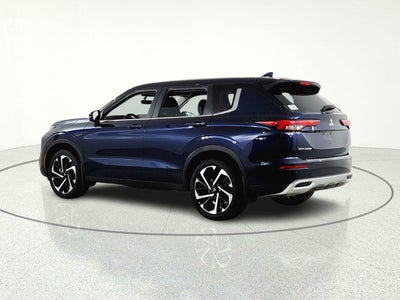 2023 Mitsubishi Outlander Base