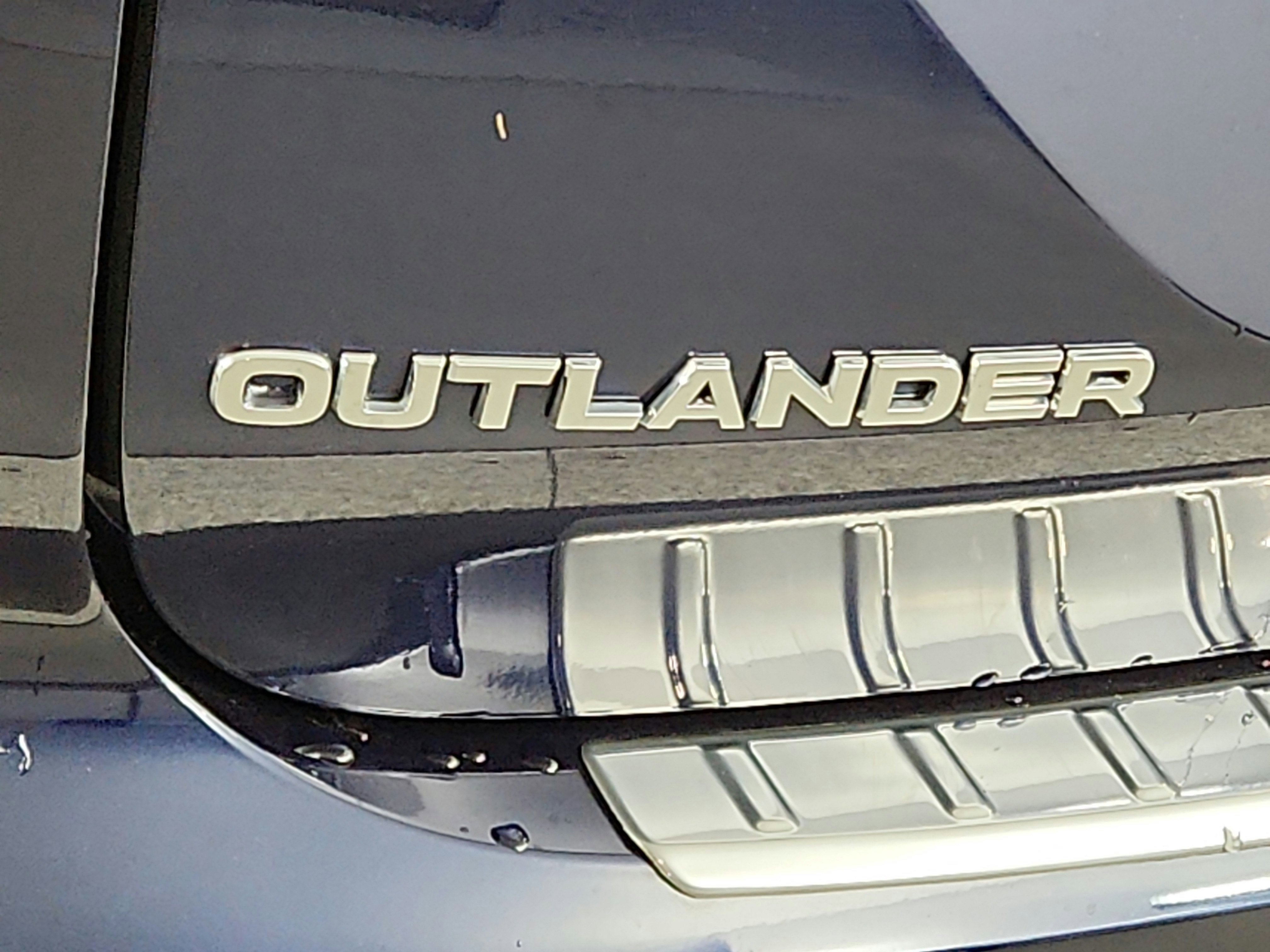 2023 Mitsubishi Outlander Base