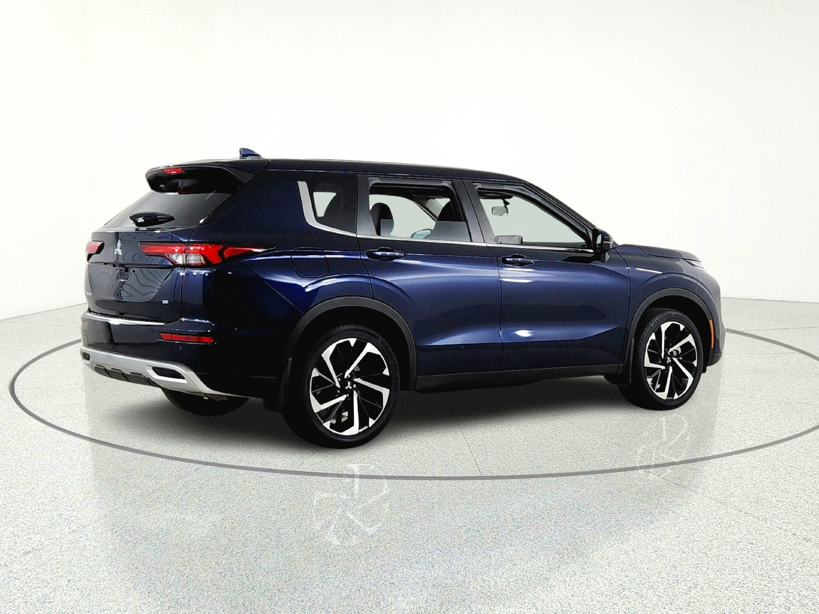 2023 Mitsubishi Outlander Base