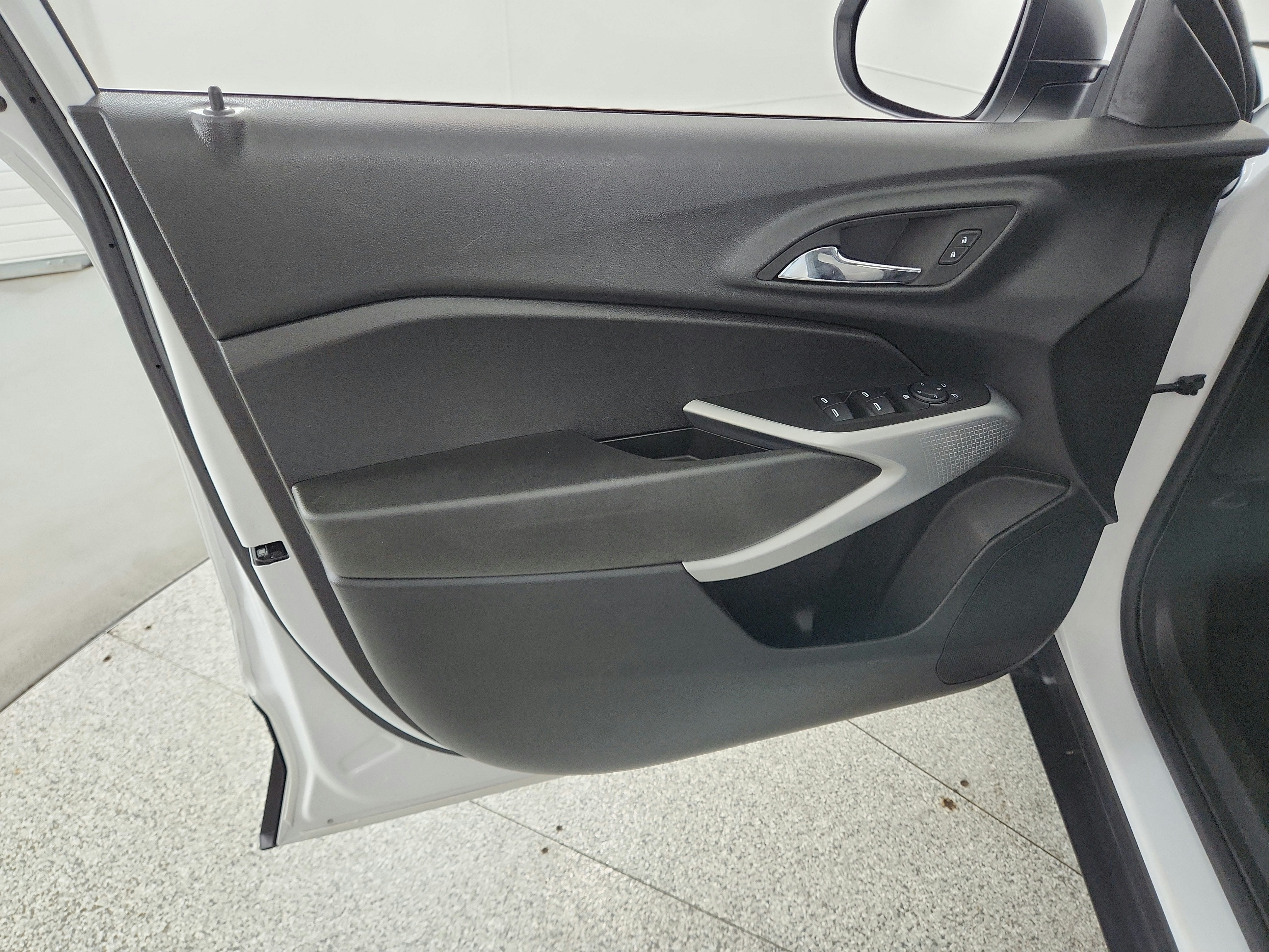 2025 Chevrolet Trax FWD 4dr LS