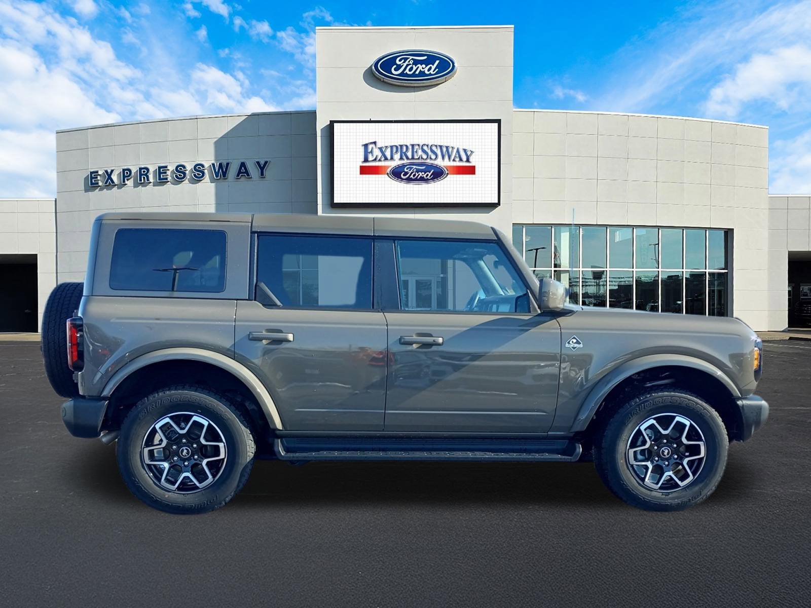 2025 Ford Bronco Outer Banks
