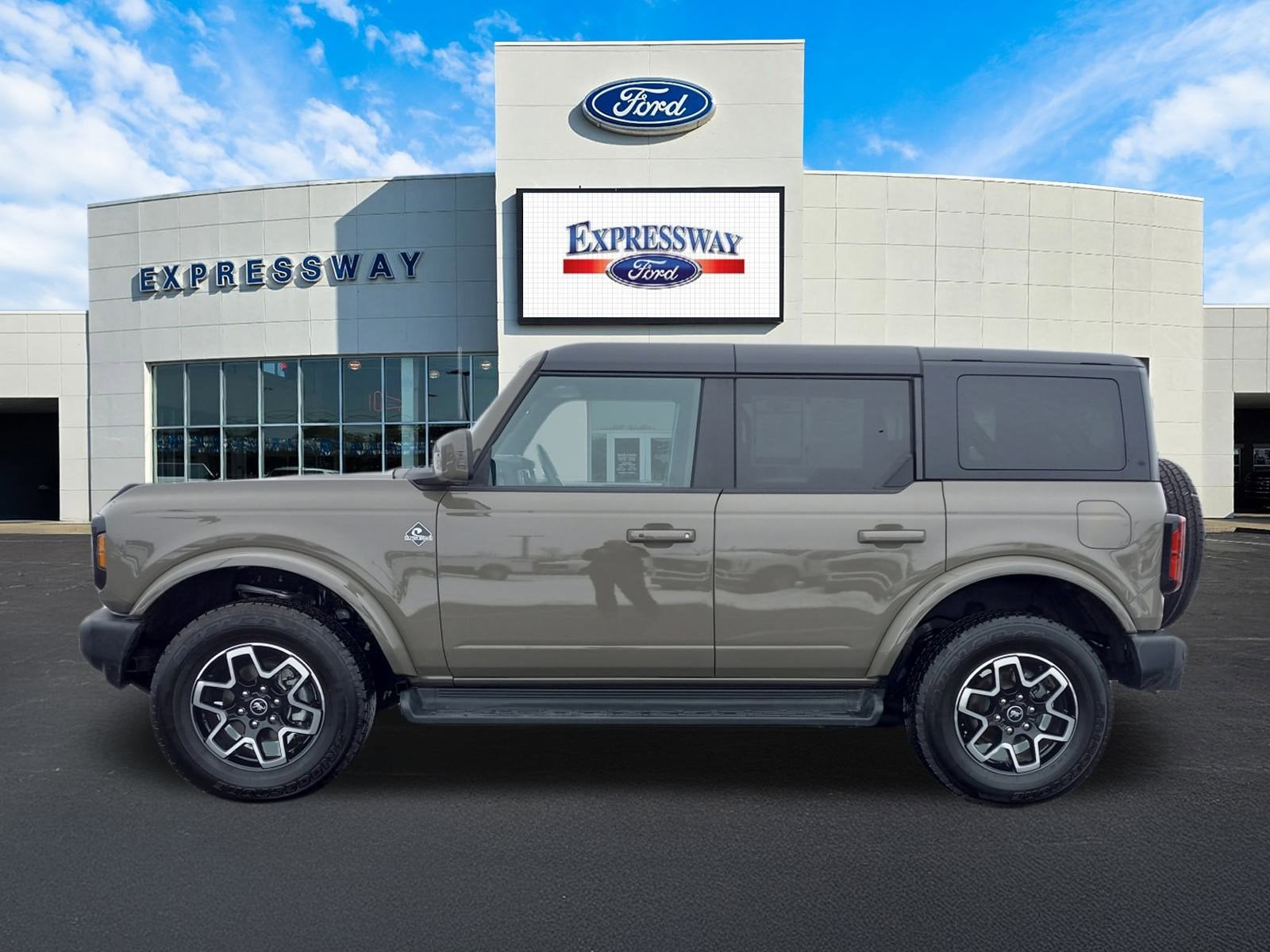 2025 Ford Bronco Outer Banks