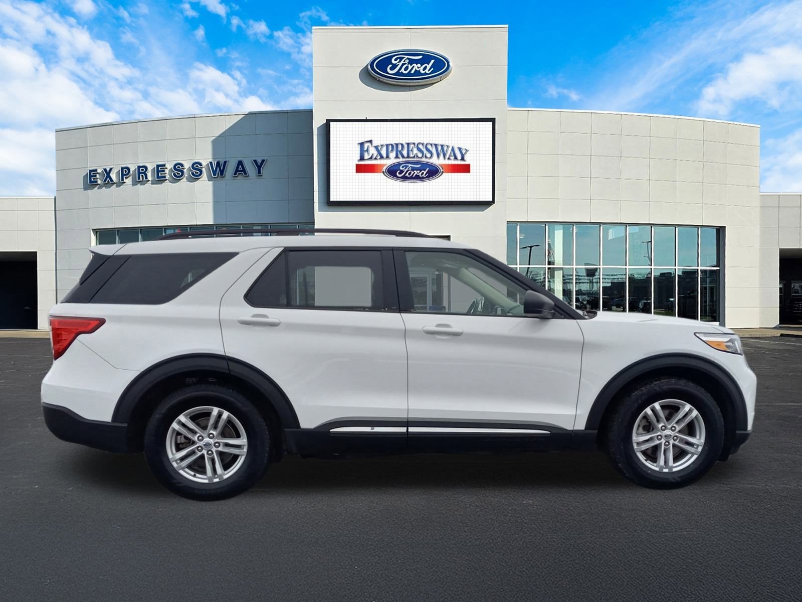 2024 Ford Explorer XLT