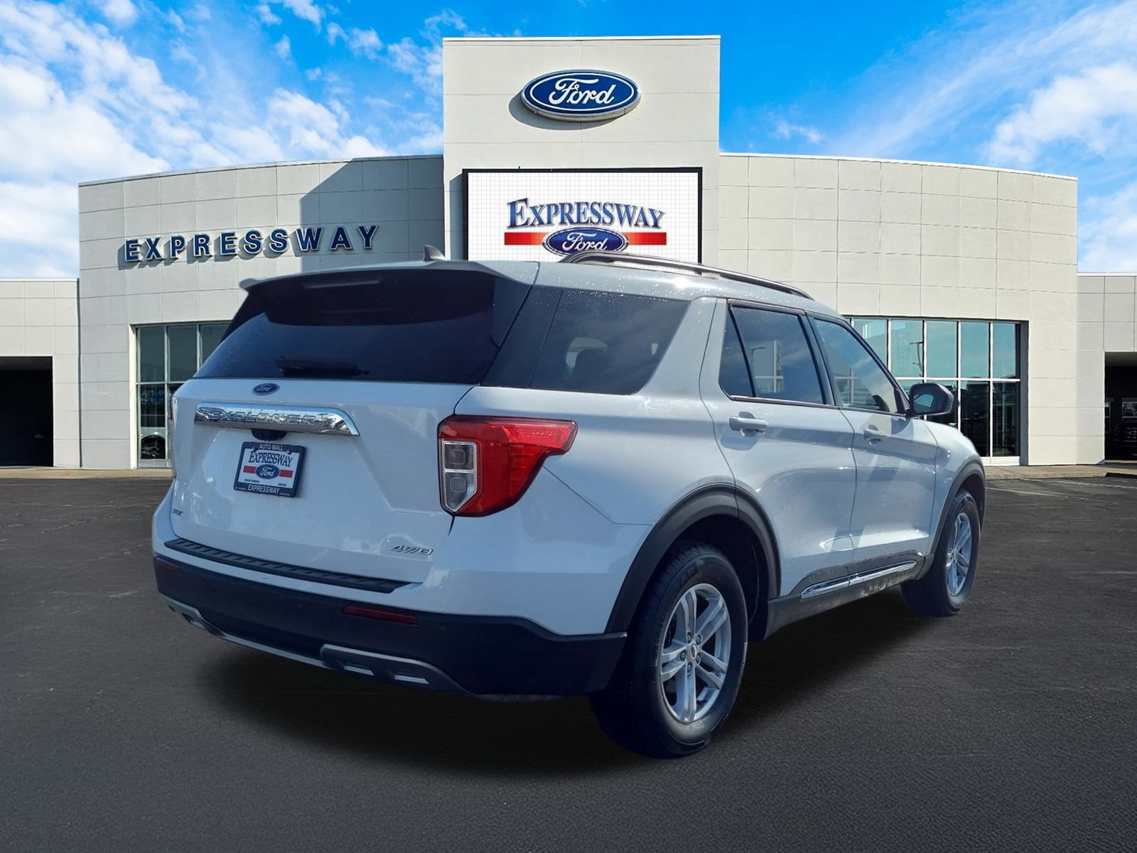 2023 Ford Explorer XLT