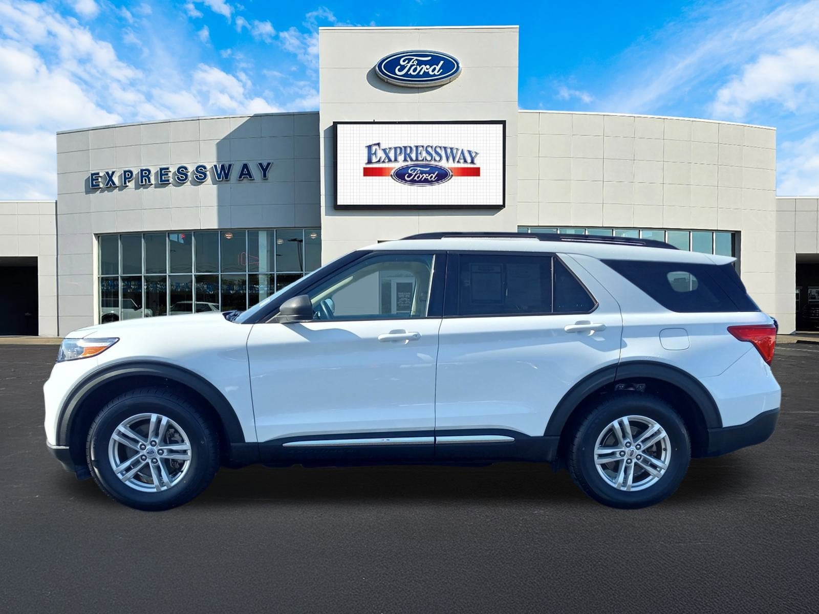 2023 Ford Explorer XLT