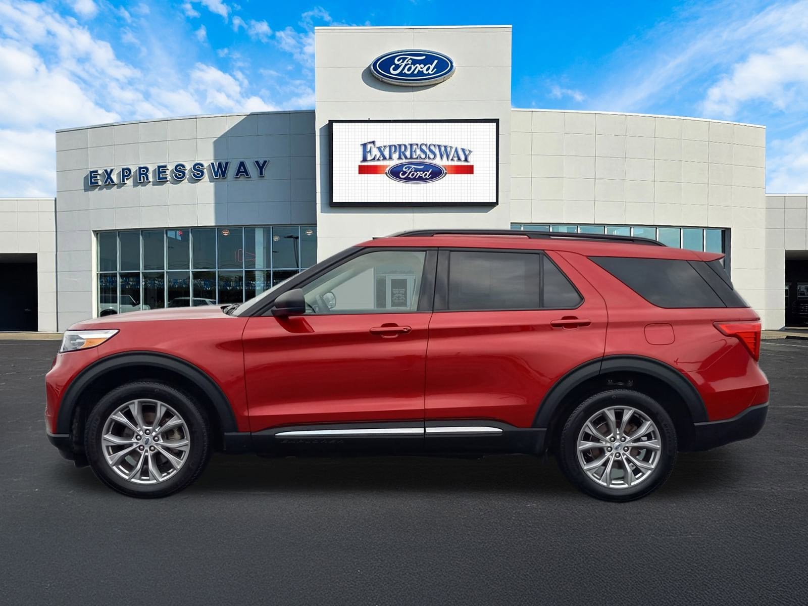 2023 Ford Explorer XLT