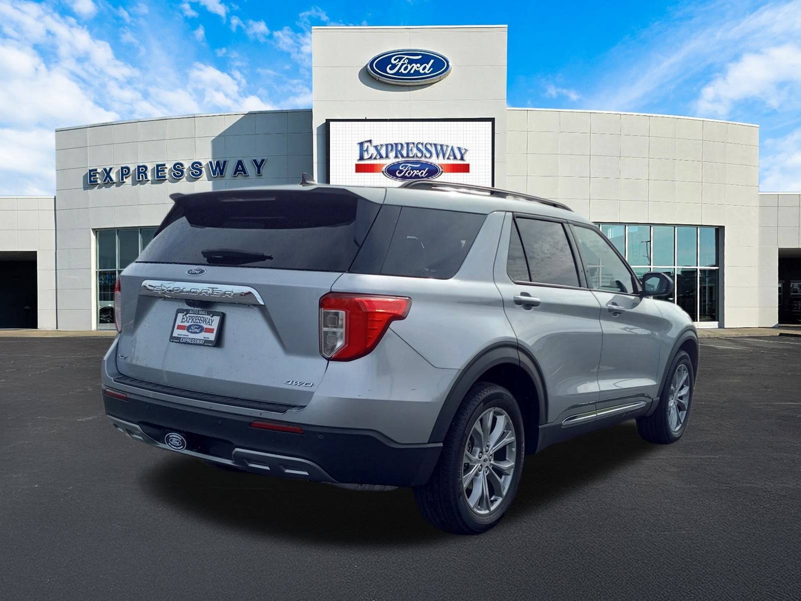2023 Ford Explorer XLT