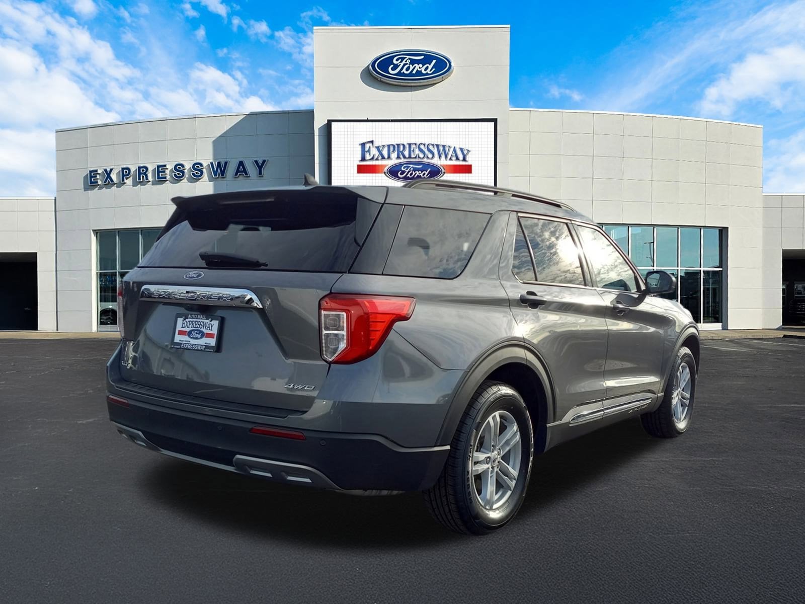 2024 Ford Explorer XLT