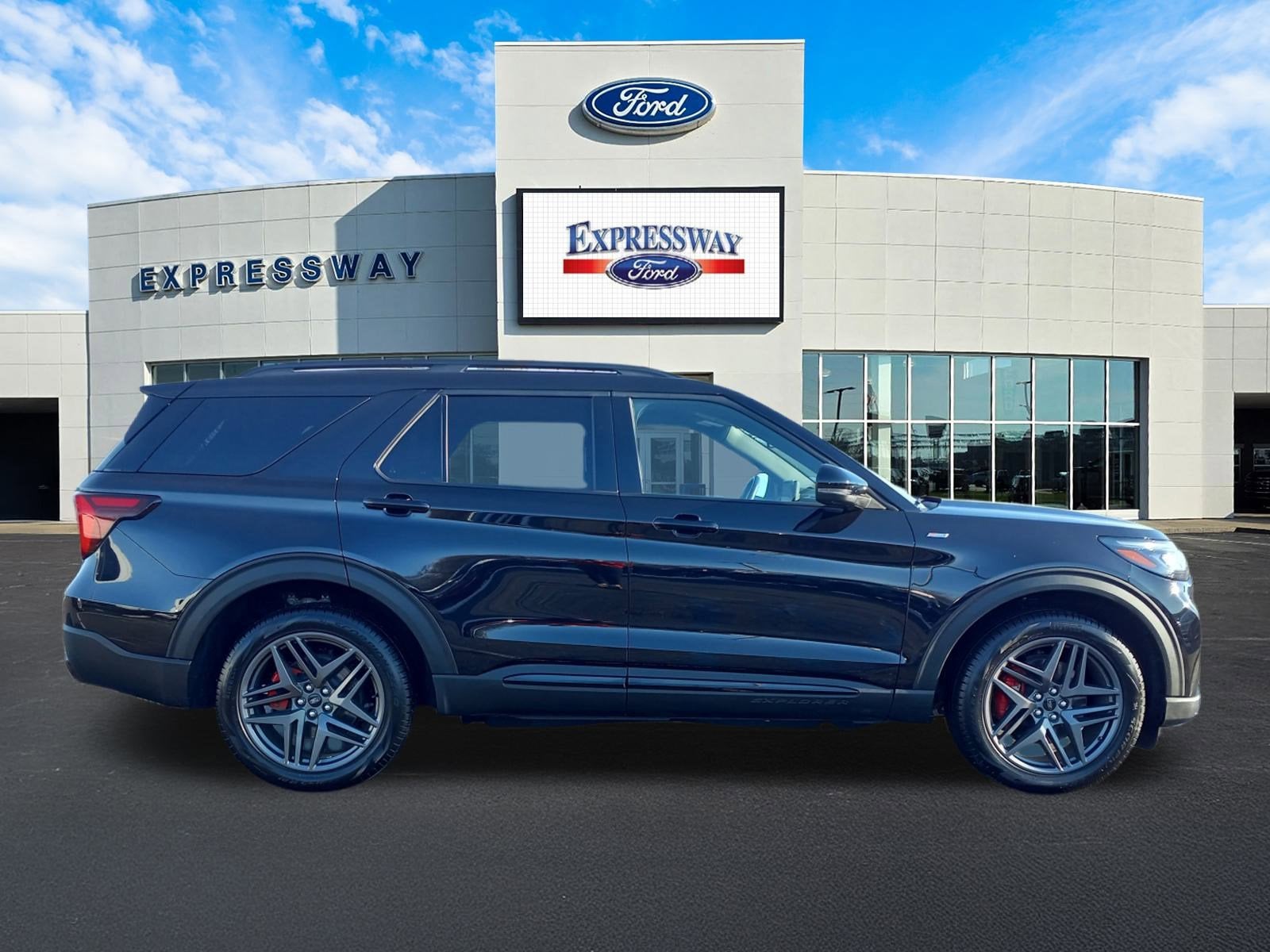 2025 Ford Explorer ST-Line