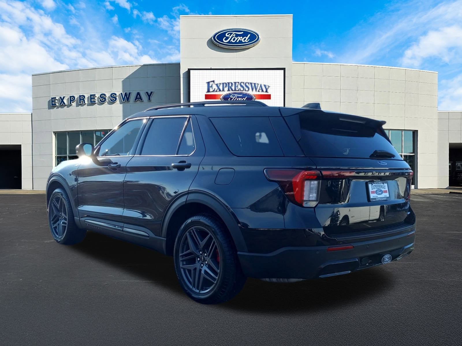 2025 Ford Explorer ST-Line