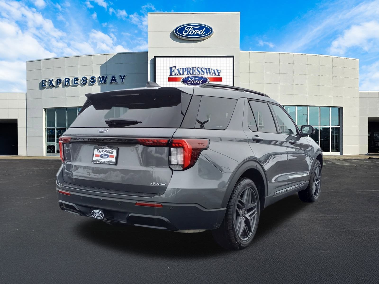 2025 Ford Explorer ST-Line