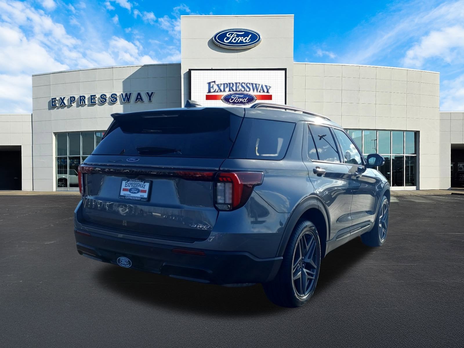 2025 Ford Explorer ST-Line