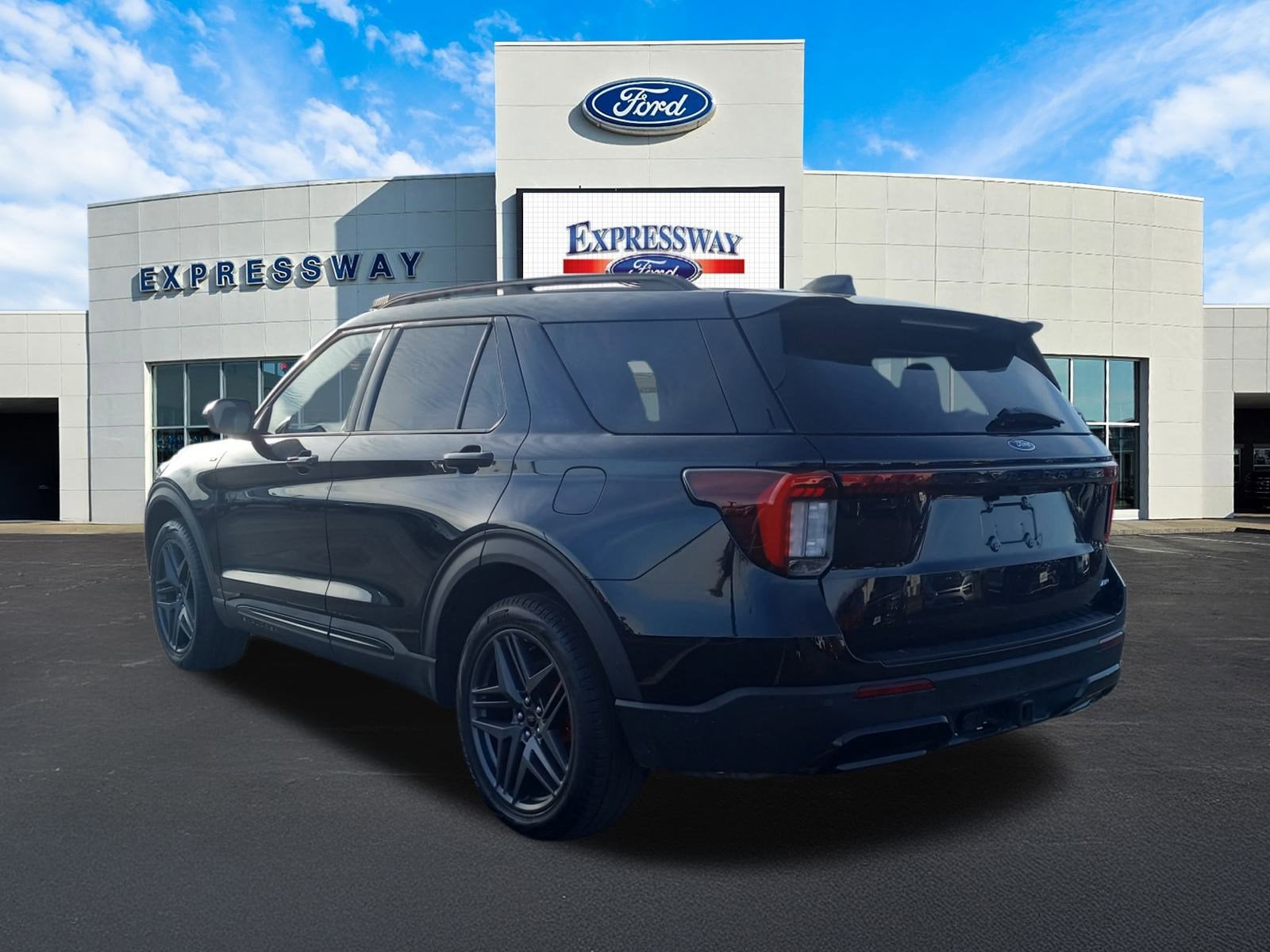 2025 Ford Explorer ST-Line