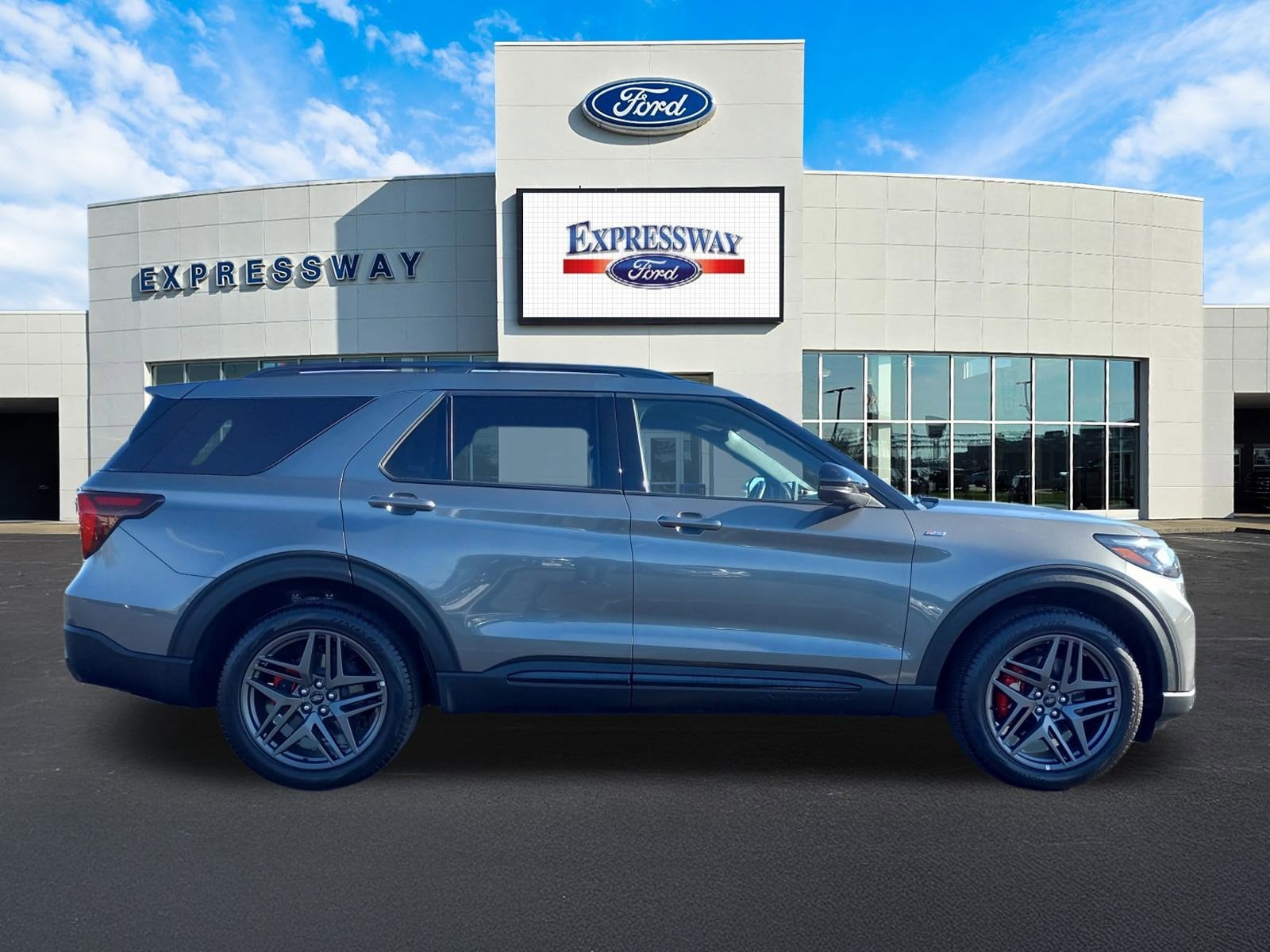 2025 Ford Explorer ST-Line