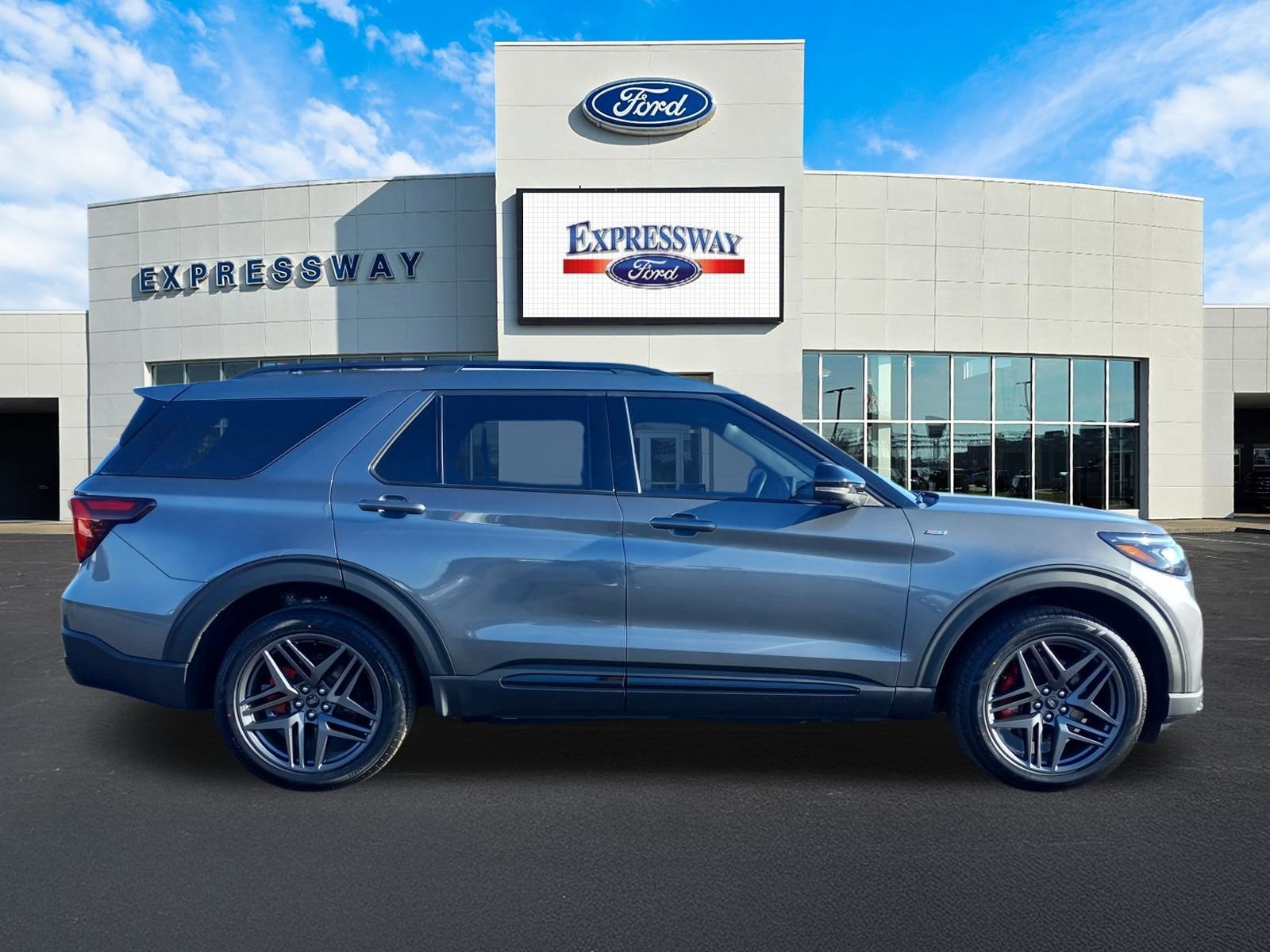 2025 Ford Explorer ST-Line