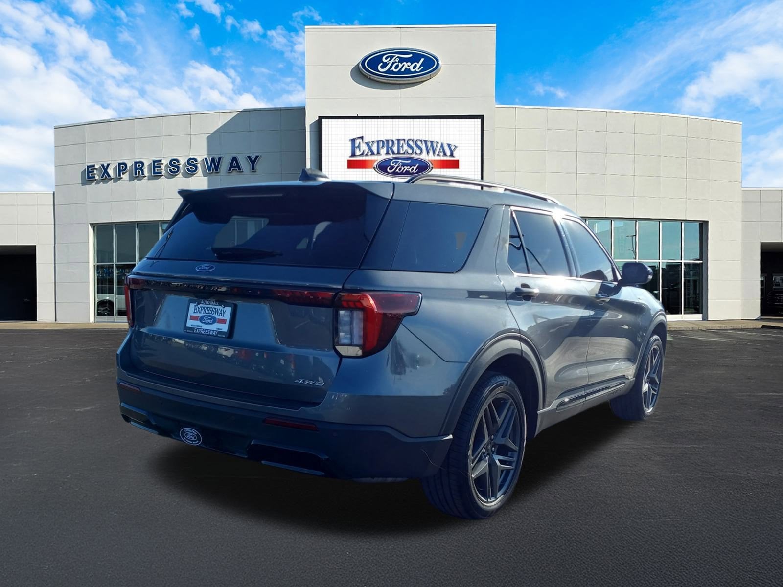 2025 Ford Explorer ST-Line