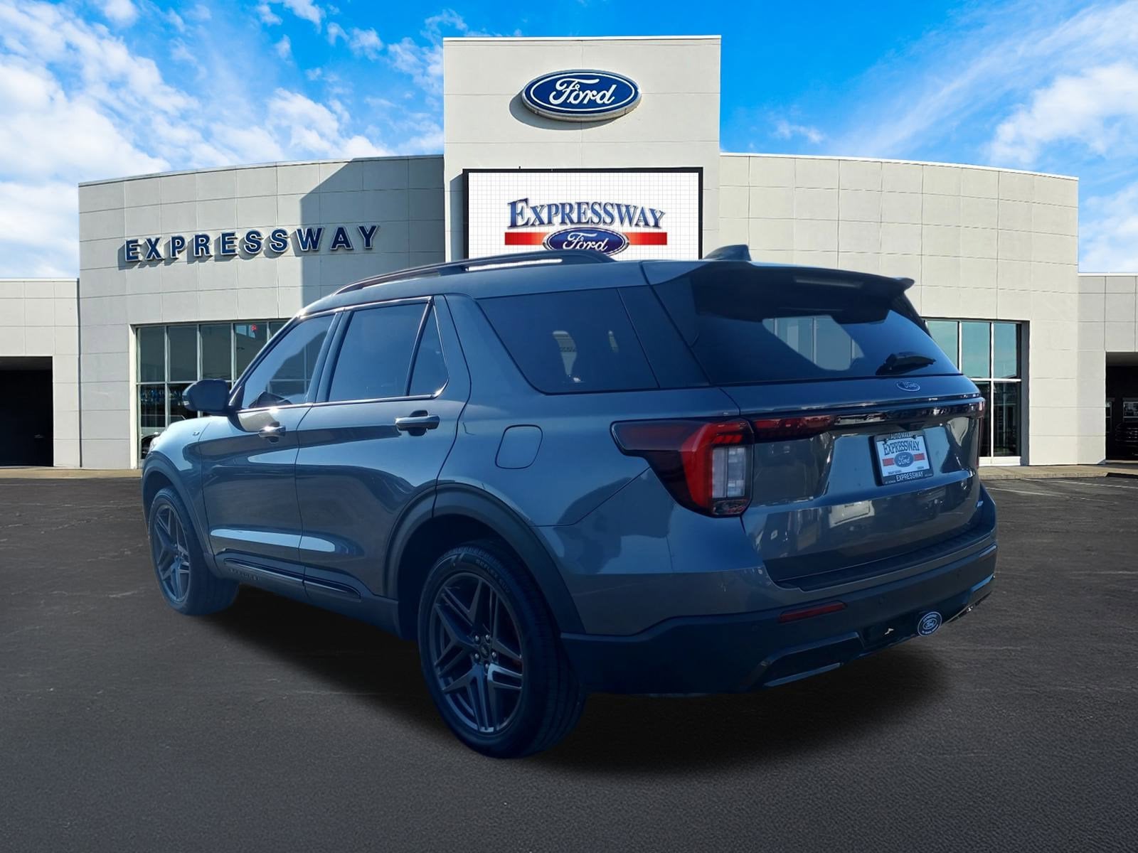 2025 Ford Explorer ST-Line