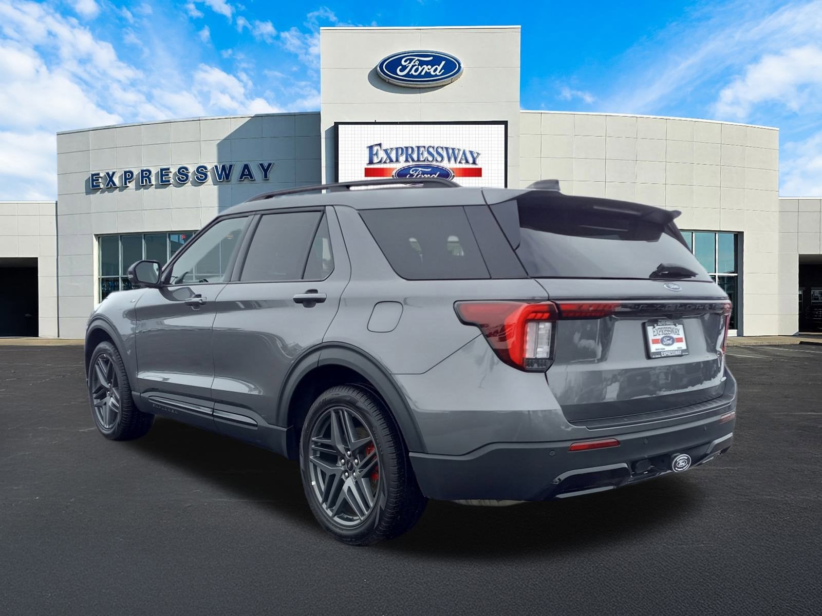 2025 Ford Explorer ST-Line