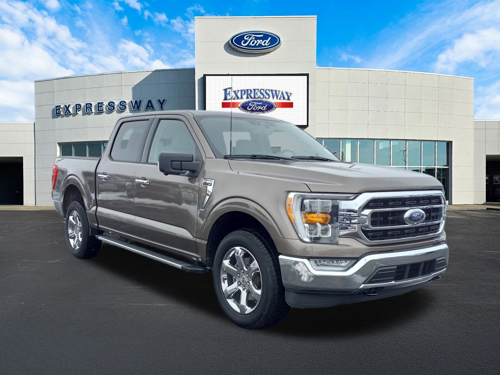 2023 Ford F-150 XLT 4WD SuperCrew 5.5' Box