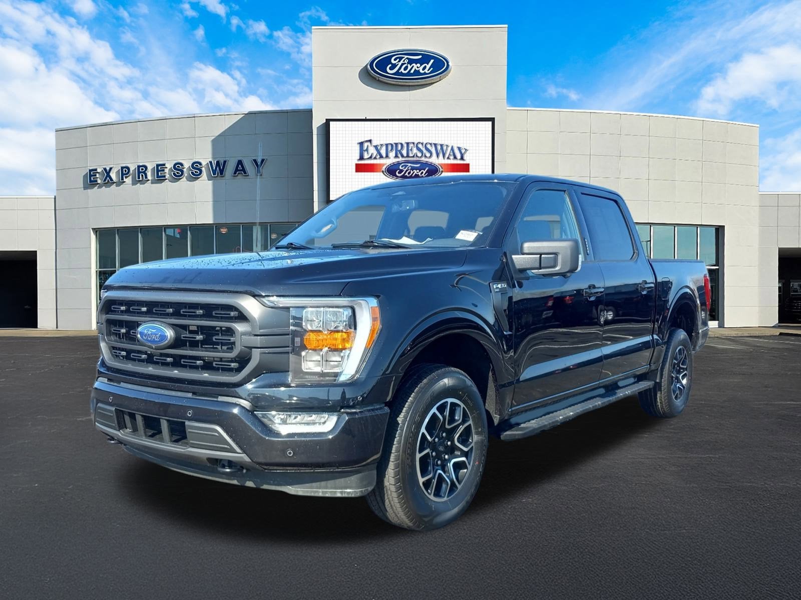 2023 Ford F-150 XLT 4WD SuperCrew 5.5' Box