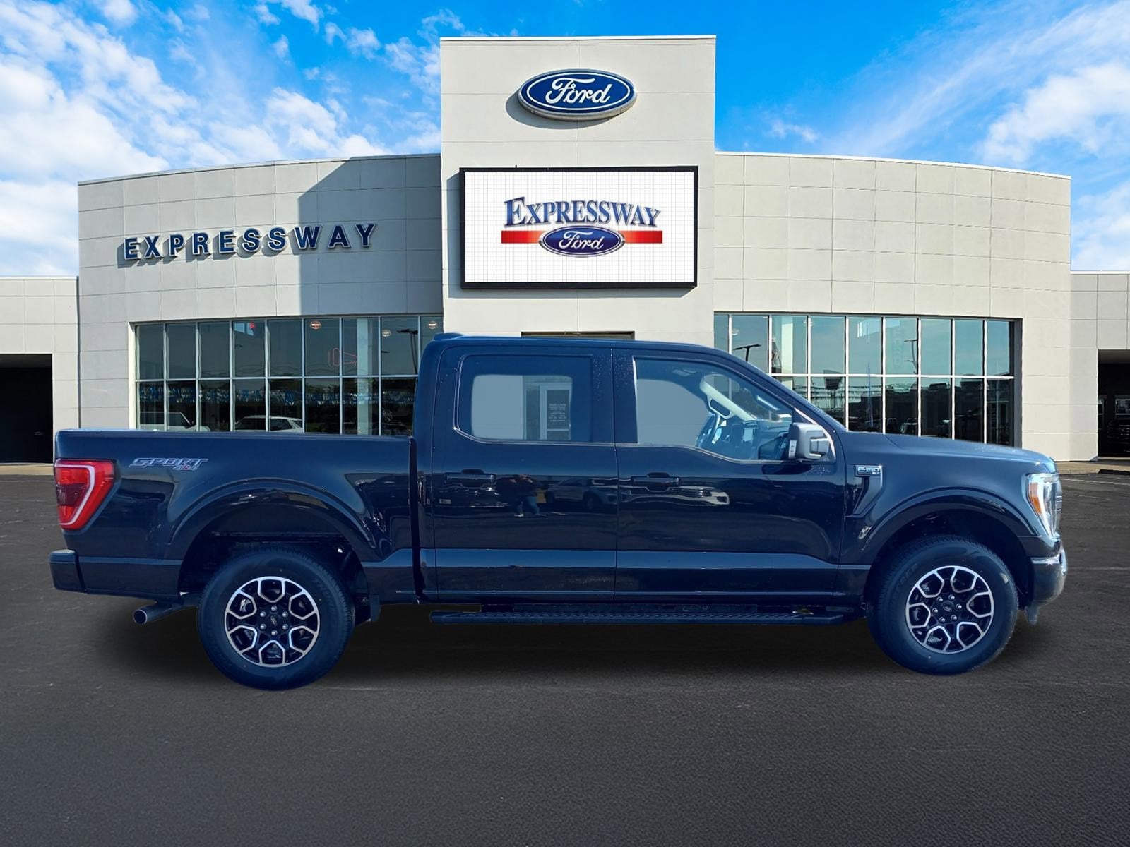 2023 Ford F-150 XLT 4WD SuperCrew 5.5' Box