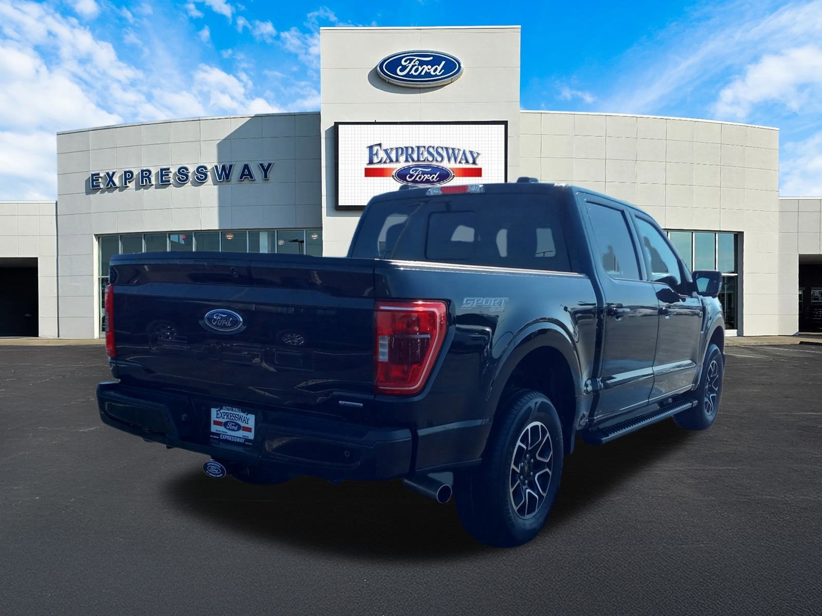 2023 Ford F-150 XLT 4WD SuperCrew 5.5' Box