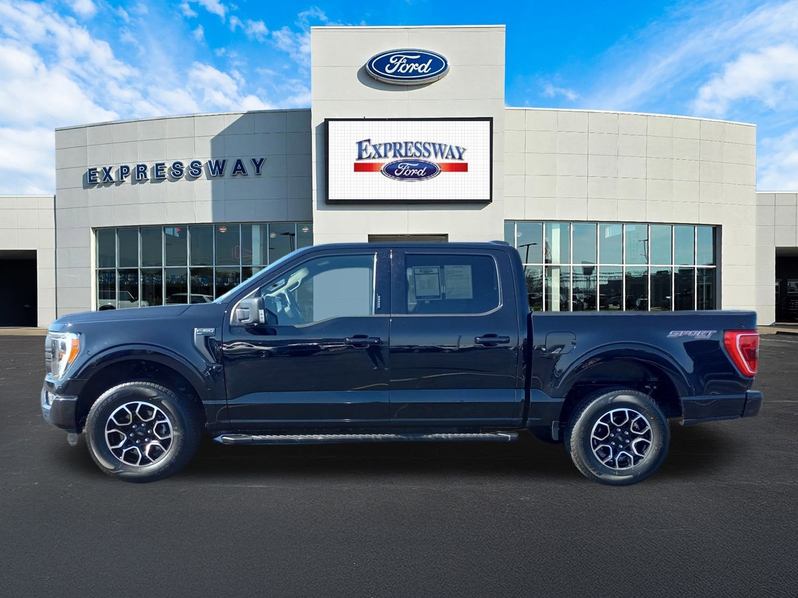 2023 Ford F-150 XLT 4WD SuperCrew 5.5' Box