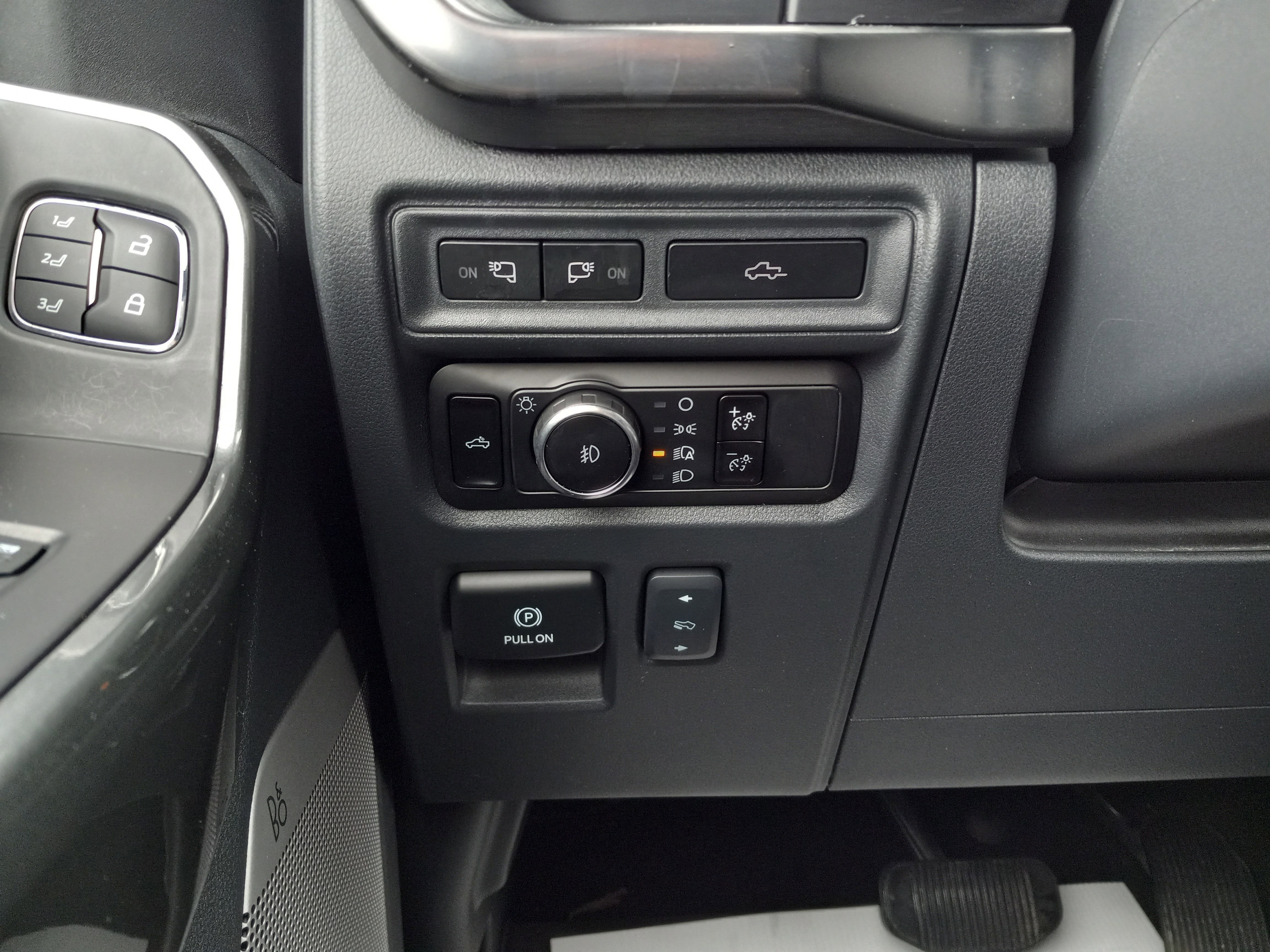 2023 Ford F-150 LARIAT 4WD SuperCrew 5.5' Box