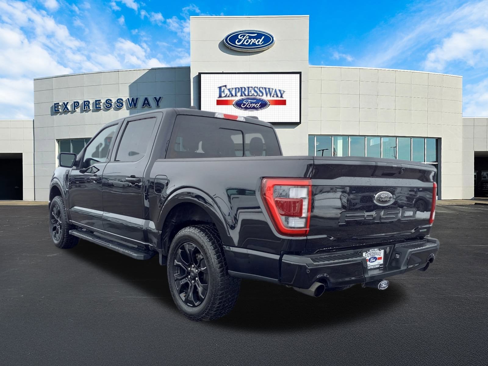 2023 Ford F-150 LARIAT 4WD SuperCrew 5.5' Box