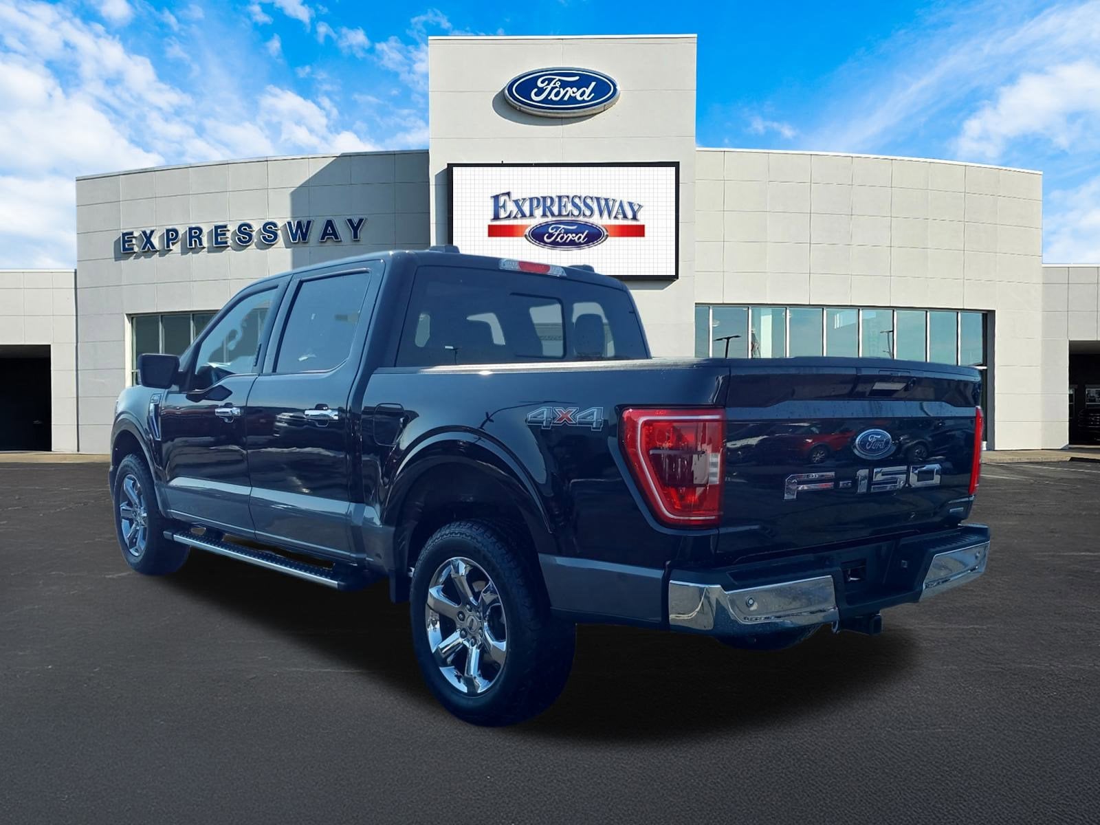 2023 Ford F-150 XLT 4WD SuperCrew 5.5' Box