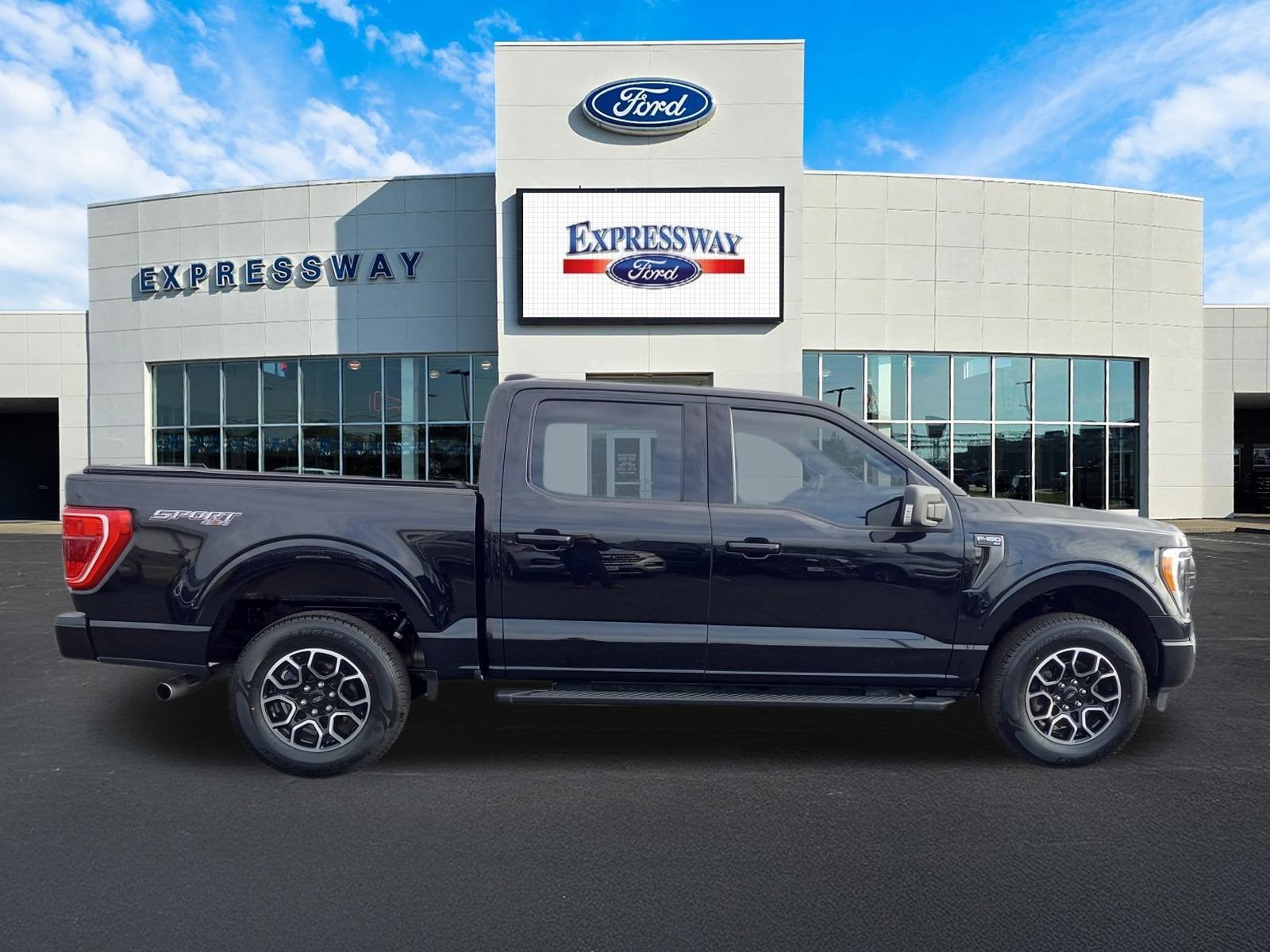 2023 Ford F-150 XLT 4WD SuperCrew 5.5' Box