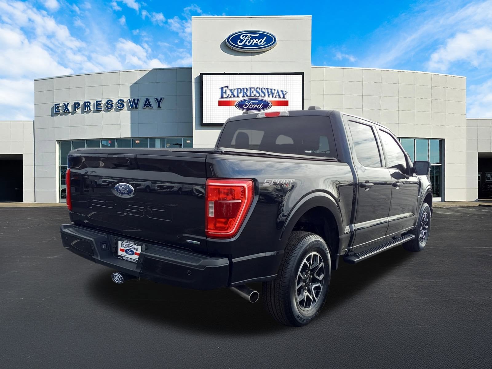 2023 Ford F-150 XLT 4WD SuperCrew 5.5' Box