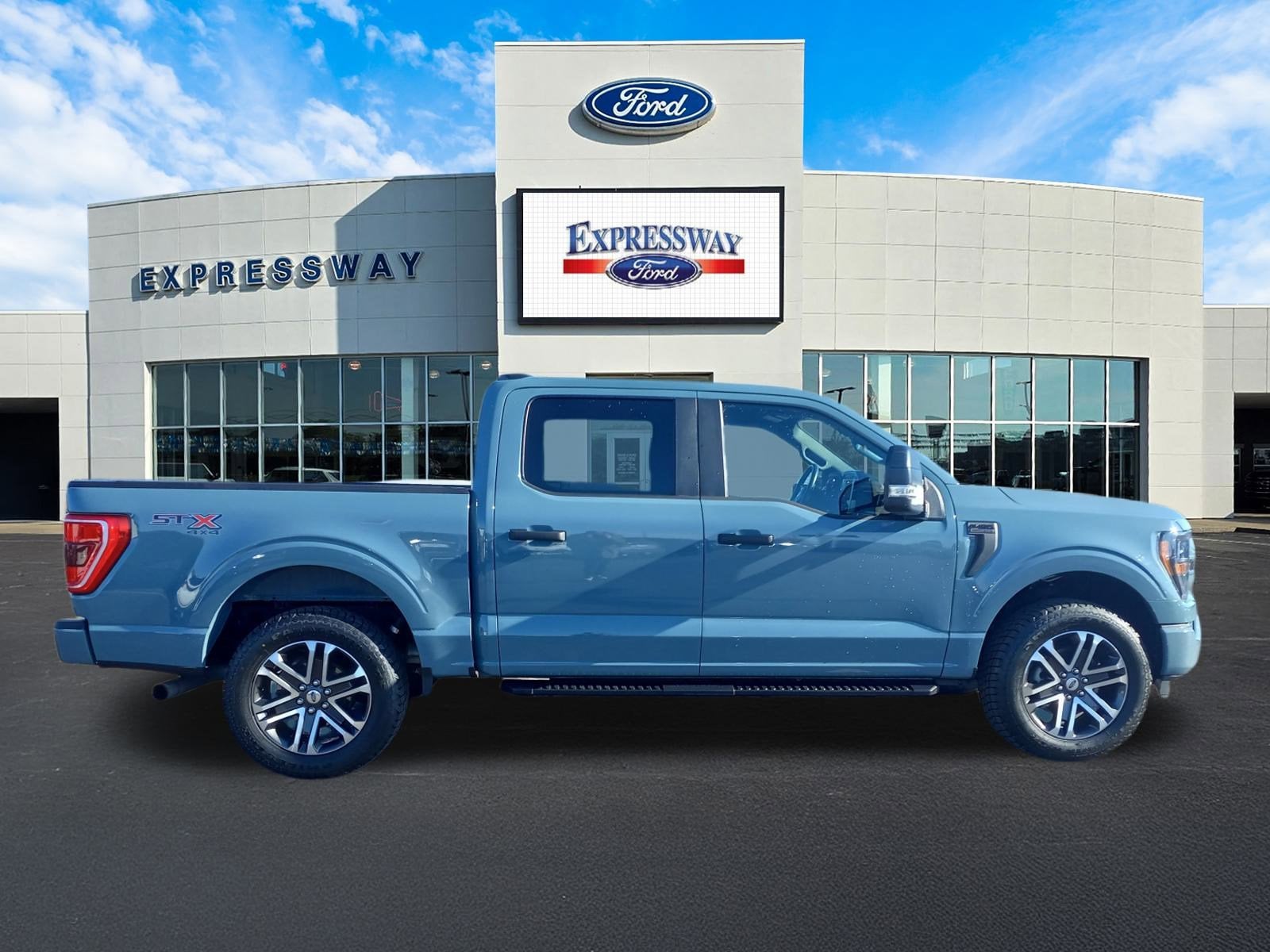 2023 Ford F-150 XL 4WD SuperCrew 5.5' Box