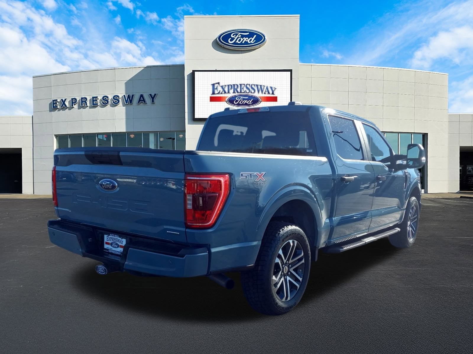 2023 Ford F-150 XL 4WD SuperCrew 5.5' Box