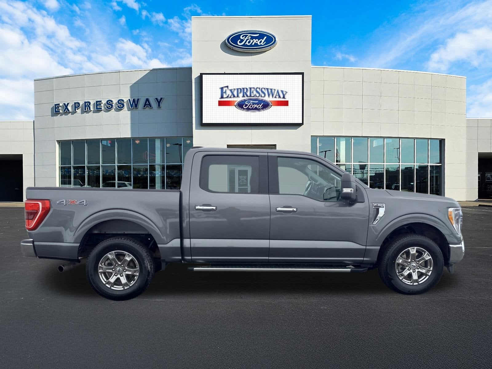 2023 Ford F-150 XLT 4WD SuperCrew 5.5' Box