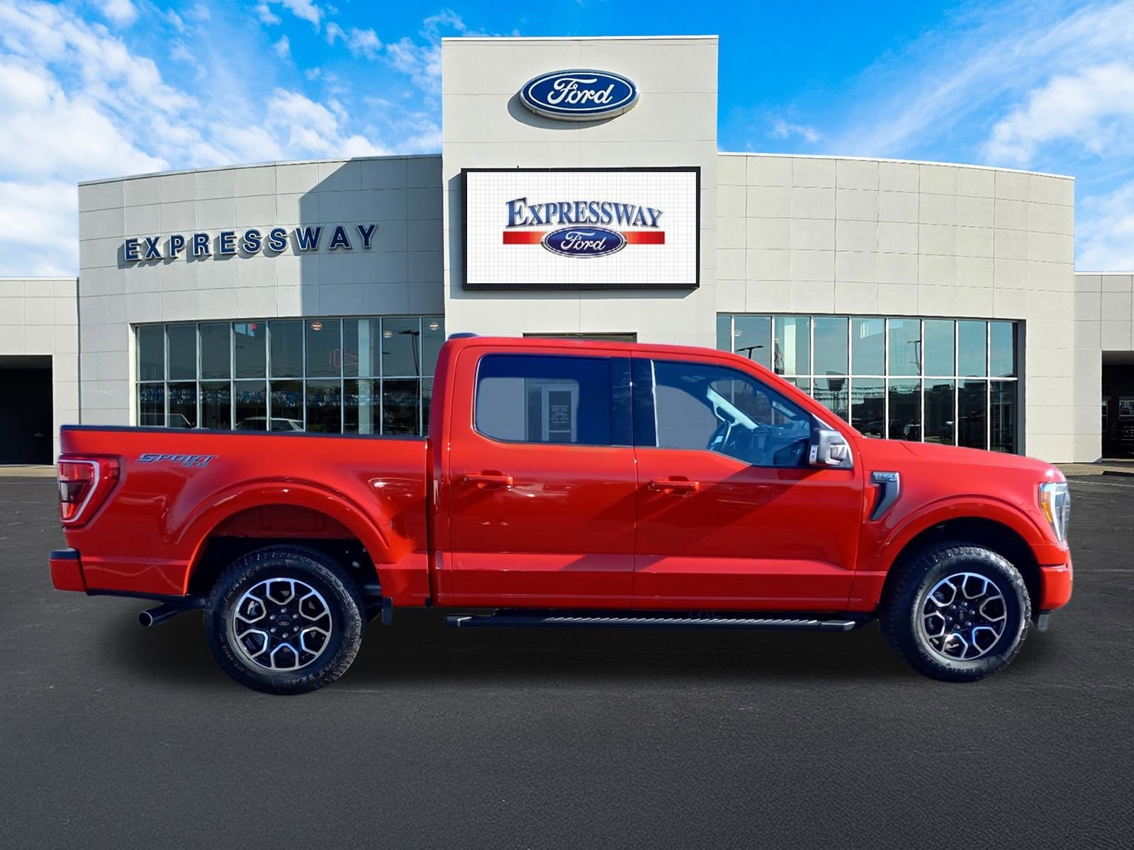 2023 Ford F-150 XLT 4WD SuperCrew 5.5' Box