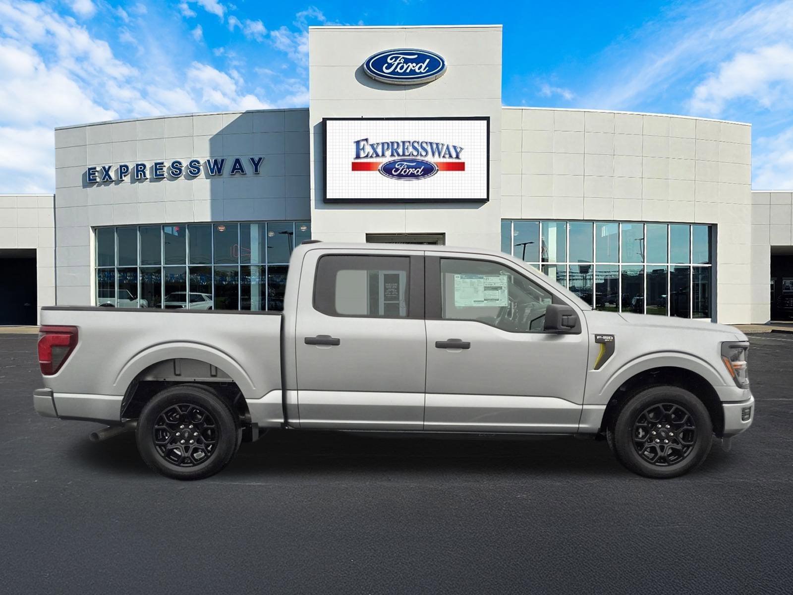 2025 Ford F-150 STX 2WD SuperCrew 5.5' Box