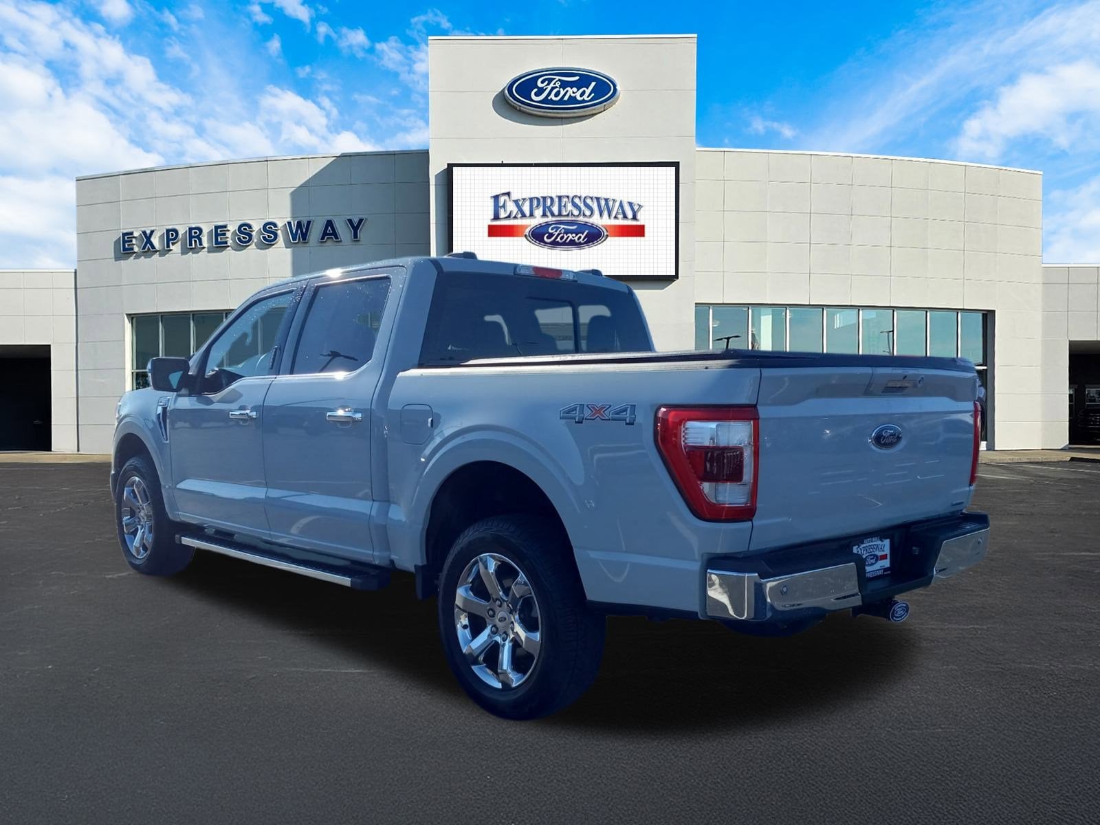 2023 Ford F-150 LARIAT 4WD SuperCrew 5.5' Box