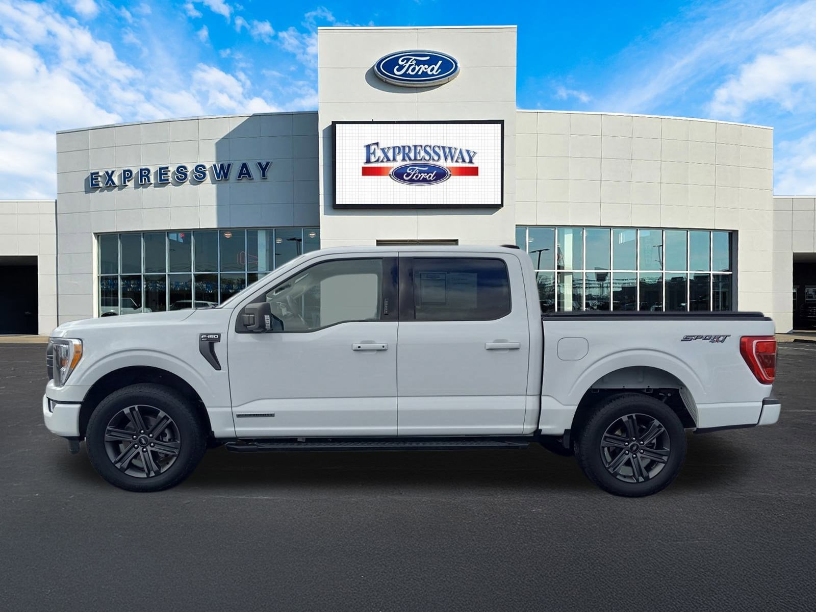 2023 Ford F-150 XLT 4WD SuperCrew 5.5' Box