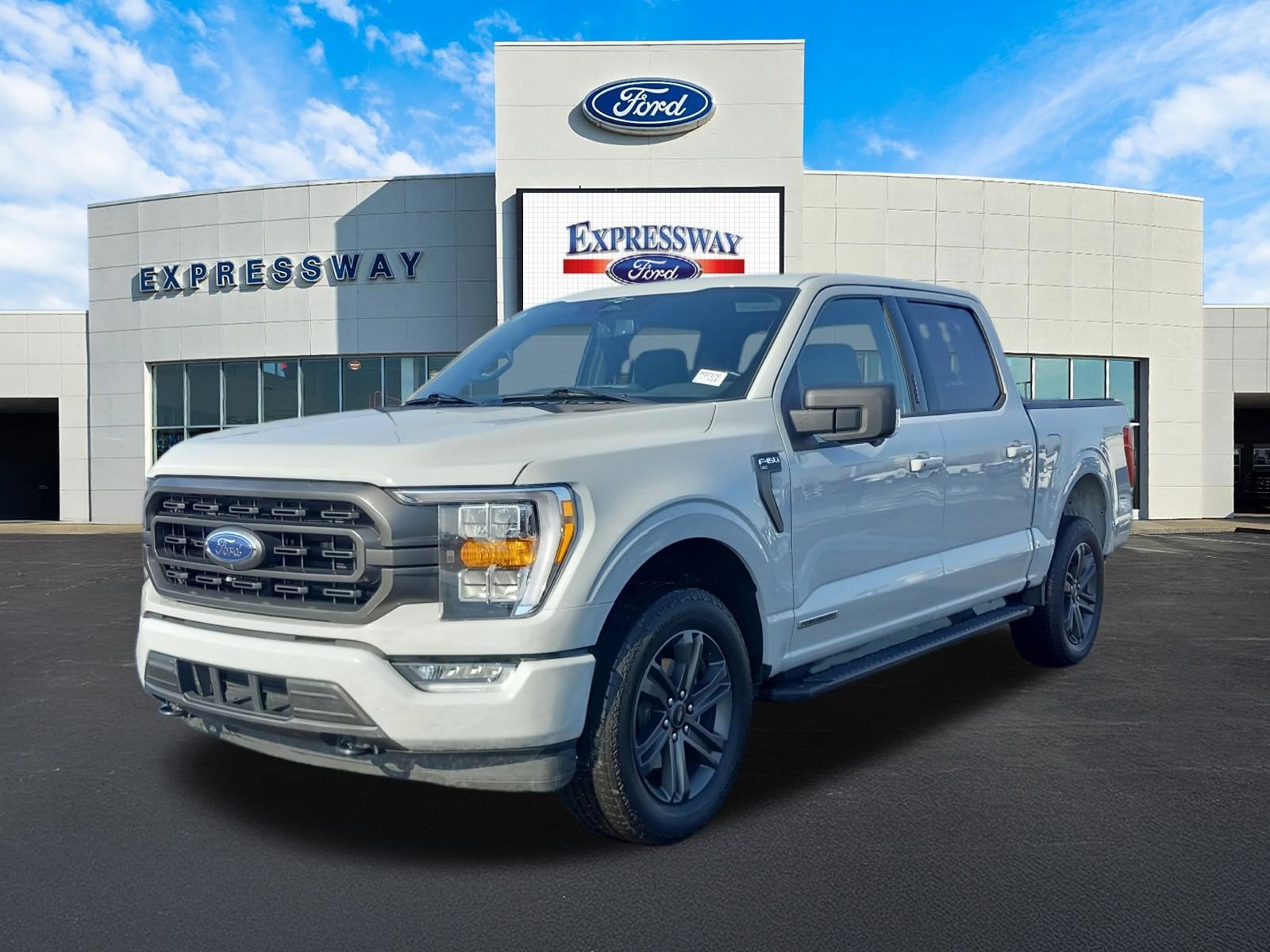 2023 Ford F-150 XLT 4WD SuperCrew 5.5' Box