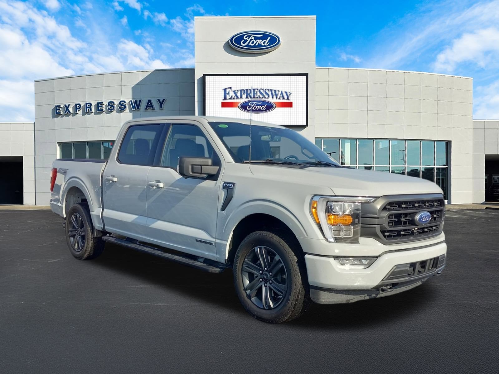 2023 Ford F-150 XLT 4WD SuperCrew 5.5' Box