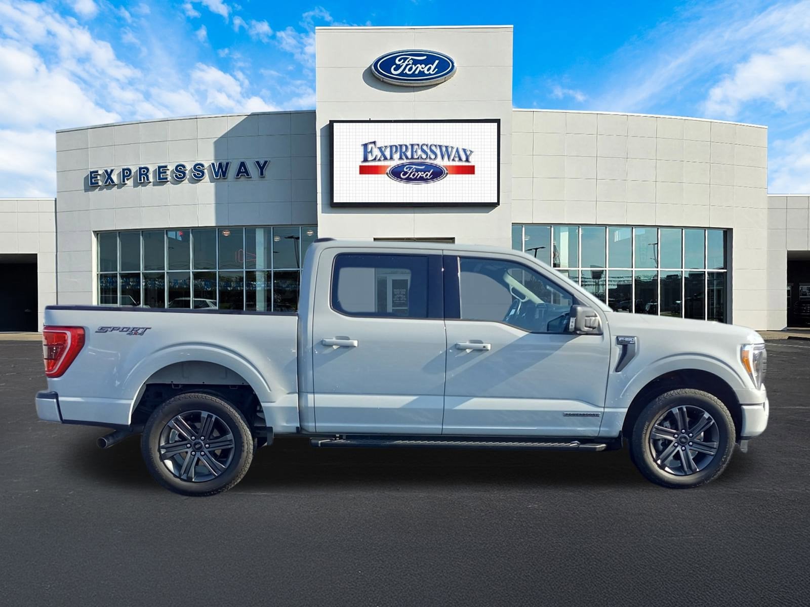 2023 Ford F-150 XLT 4WD SuperCrew 5.5' Box