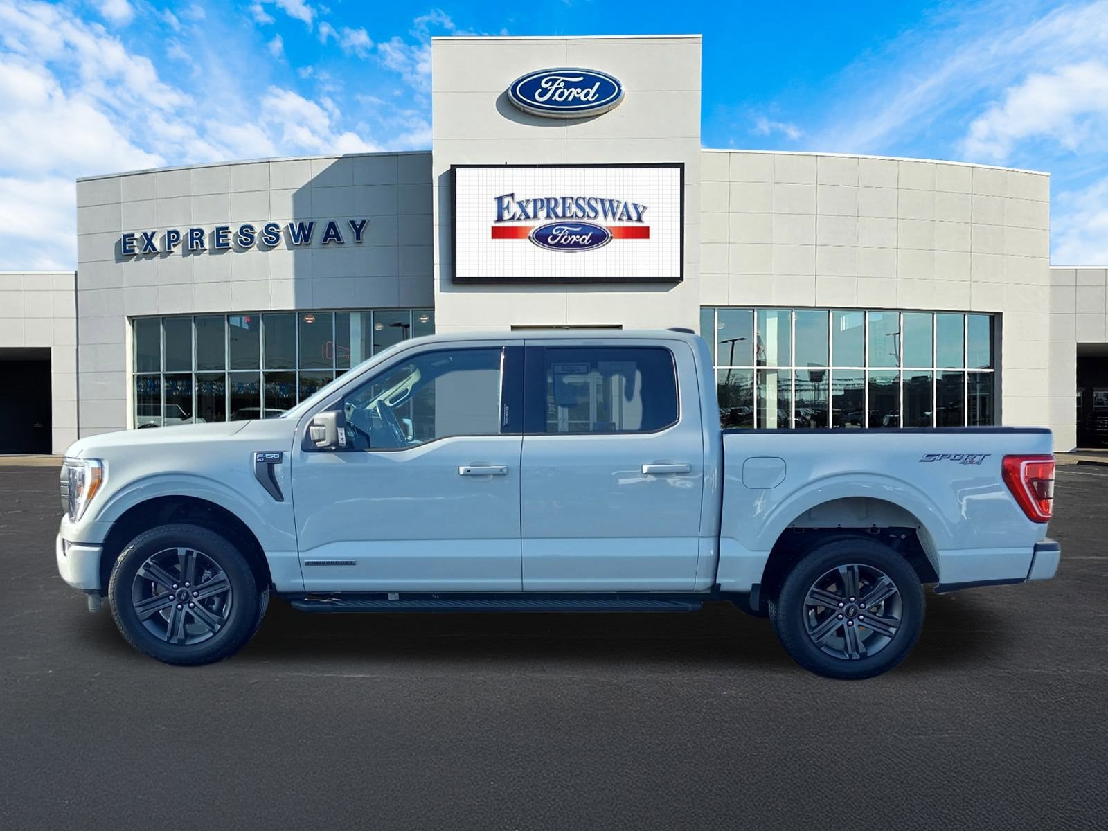 2023 Ford F-150 XLT 4WD SuperCrew 5.5' Box