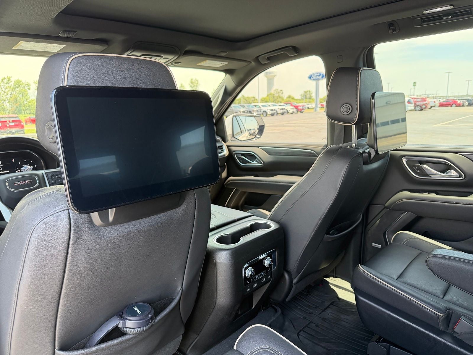 2023 GMC Yukon SLT