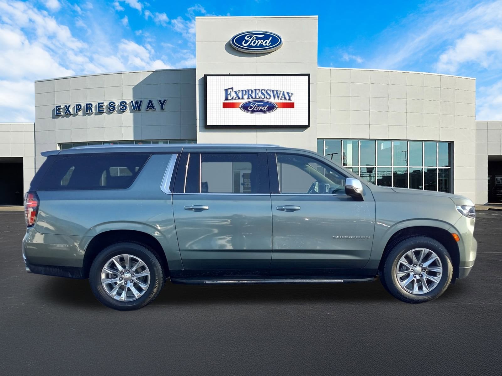 2023 Chevrolet Suburban Premier