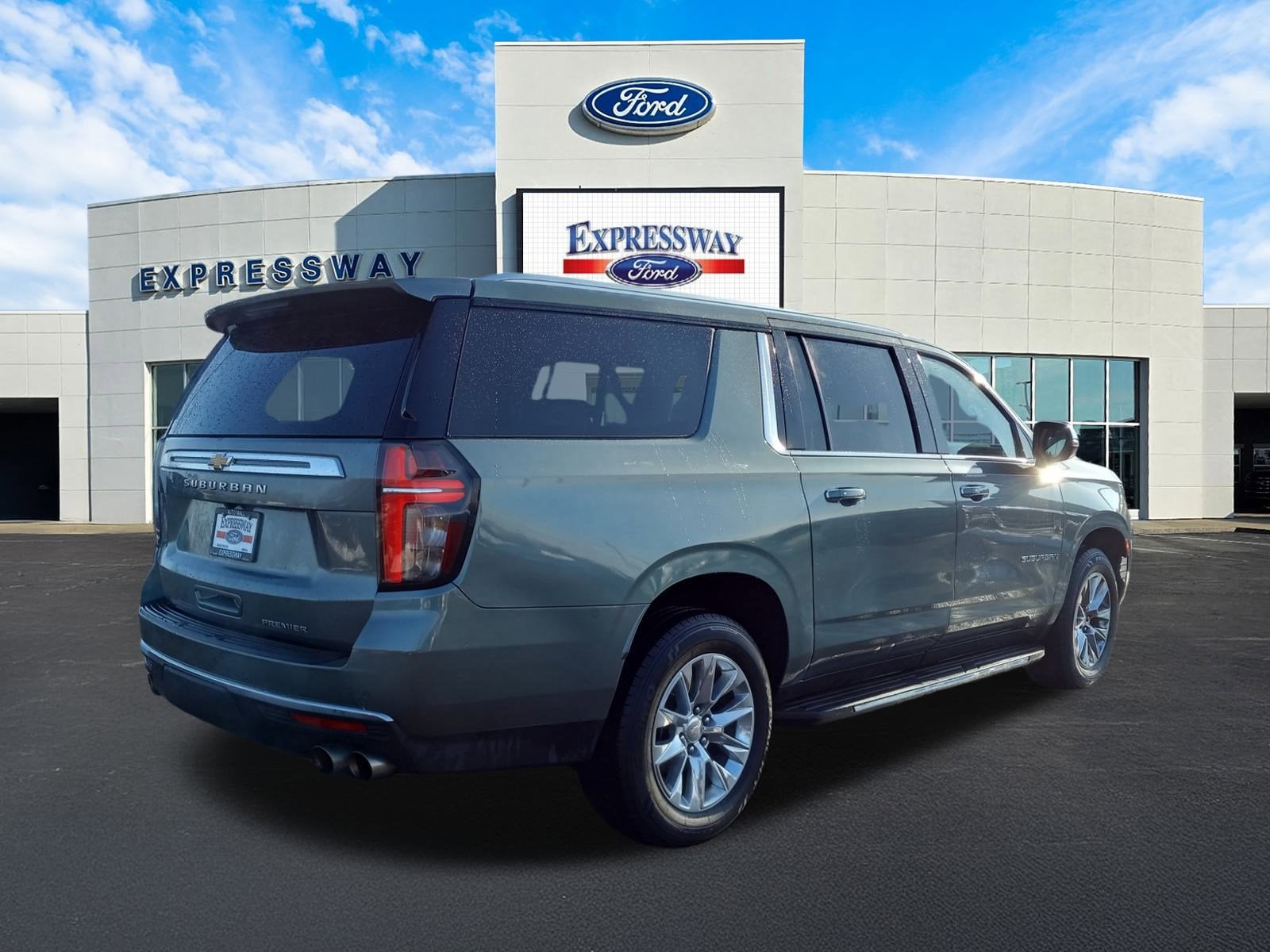 2023 Chevrolet Suburban Premier