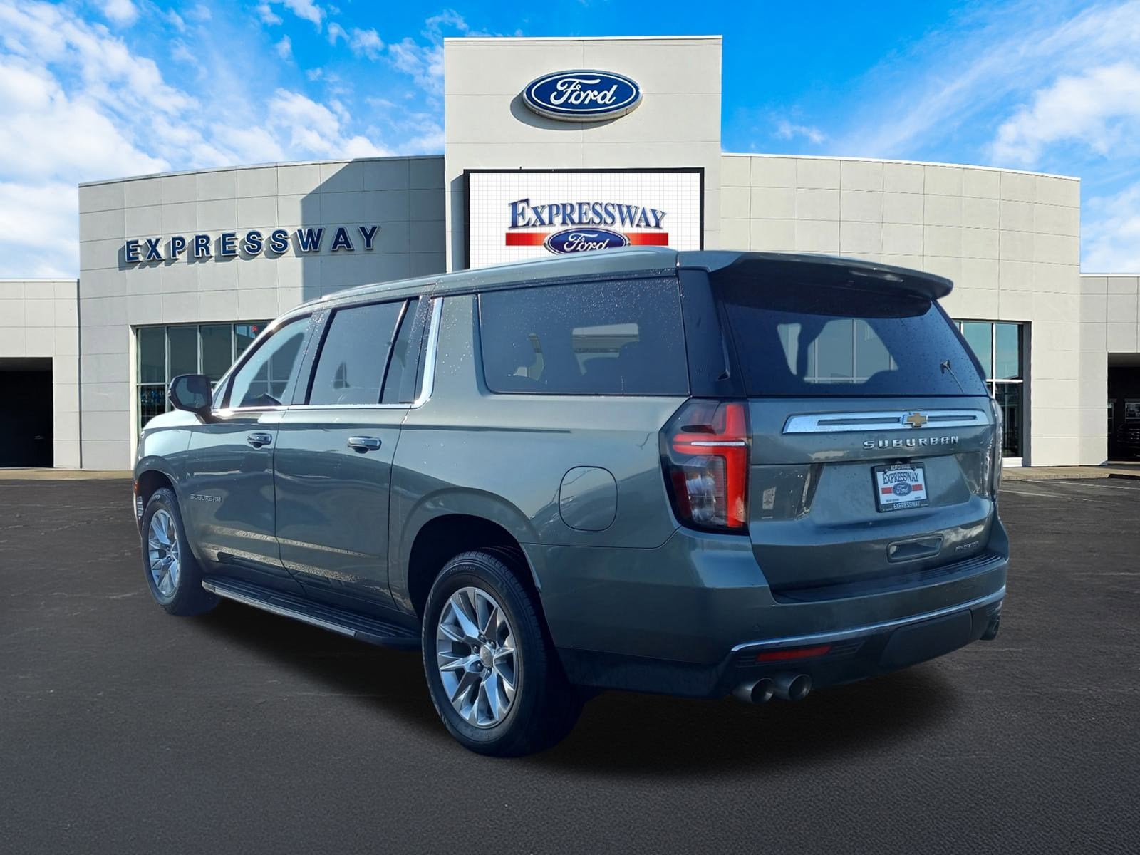 2023 Chevrolet Suburban Premier