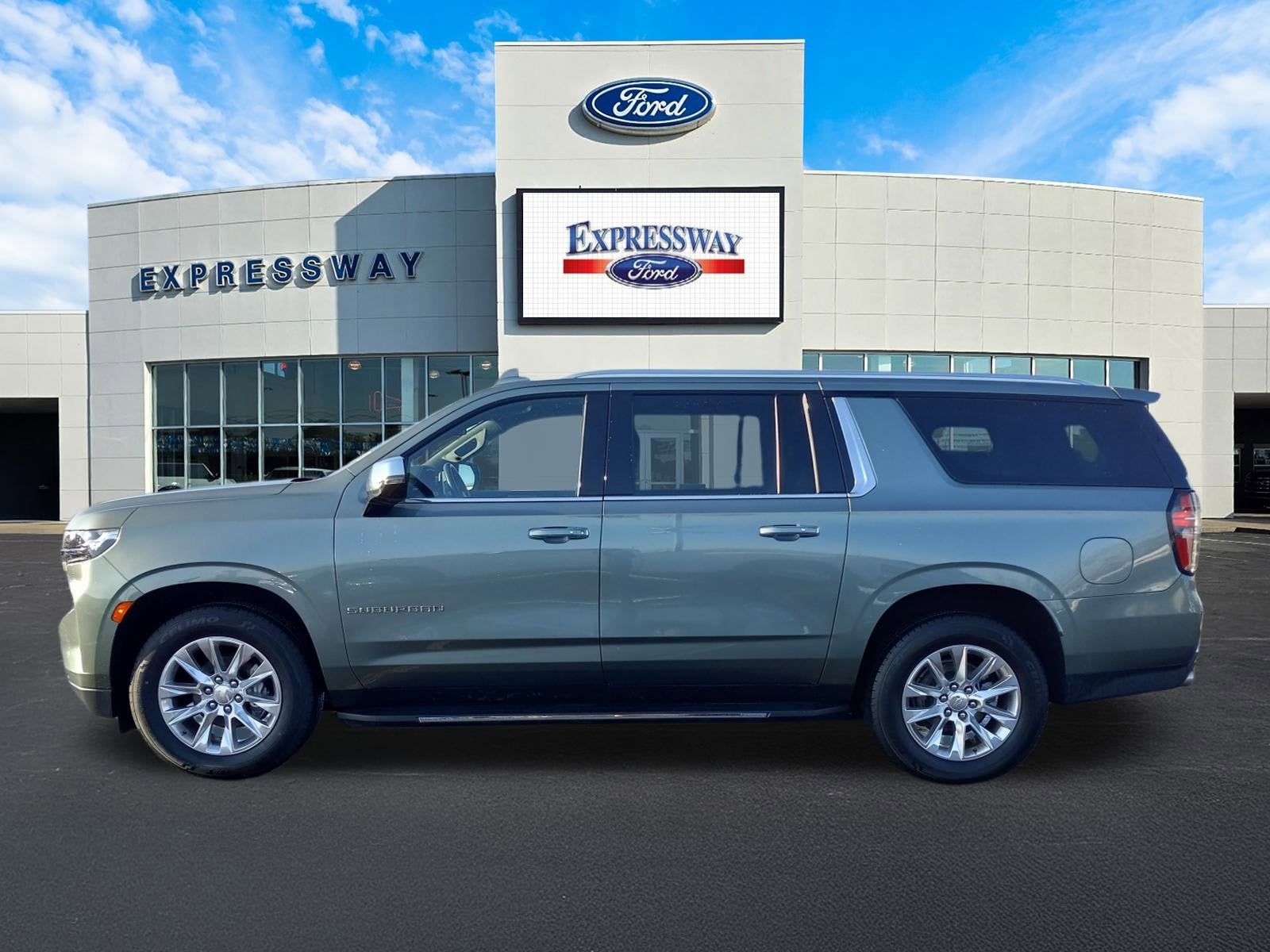 2023 Chevrolet Suburban Premier