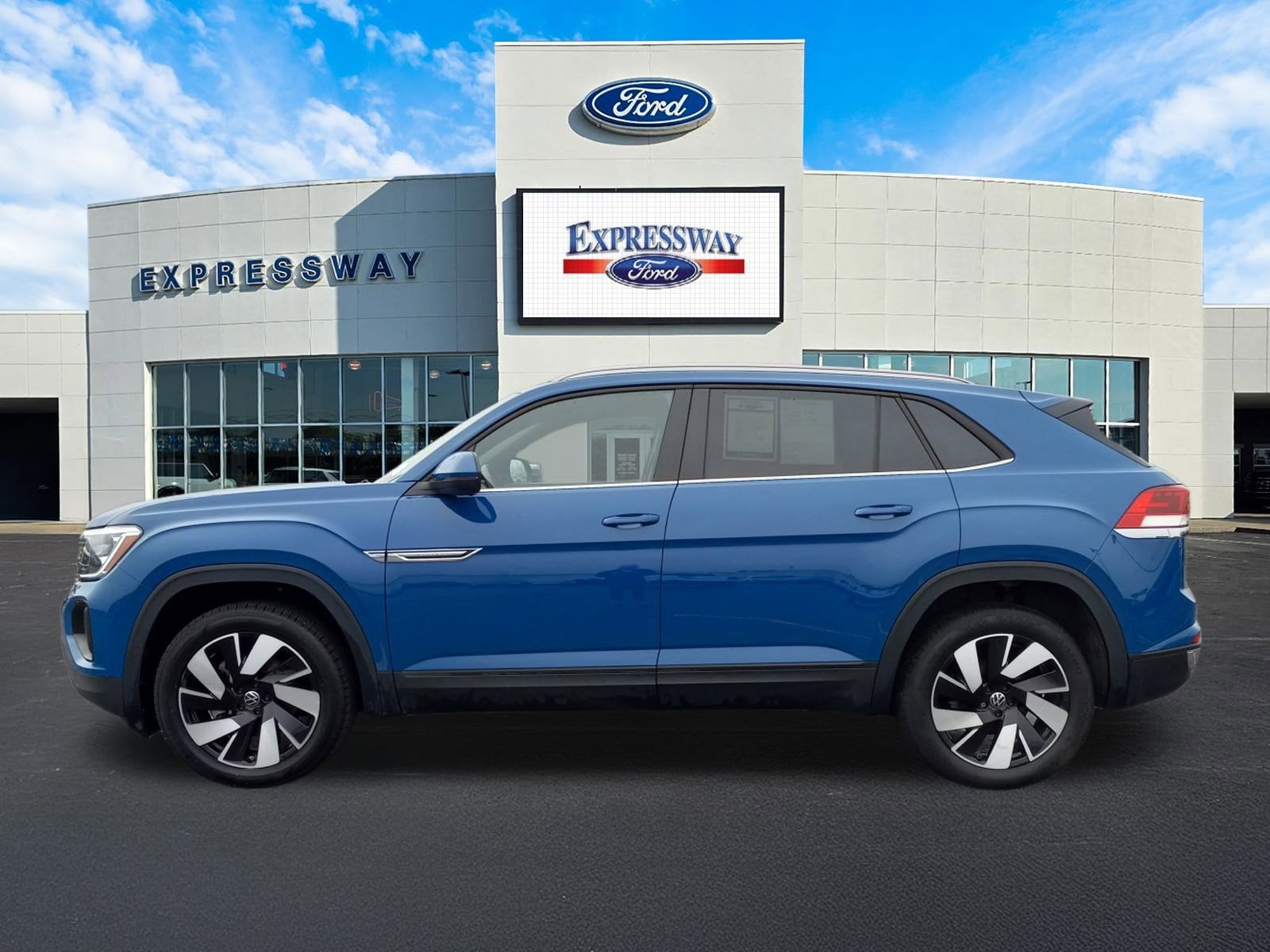 2025 Volkswagen Atlas Cross Sport 2.0T SE w/Technology