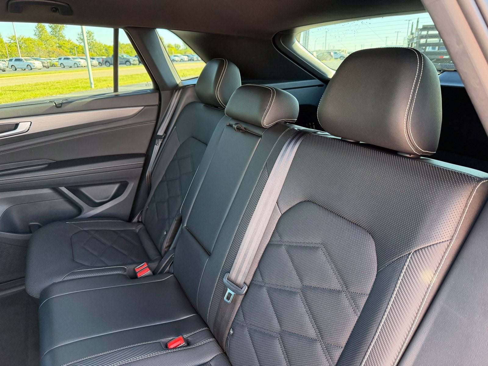 2025 Volkswagen Atlas Cross Sport 2.0T SE w/Technology